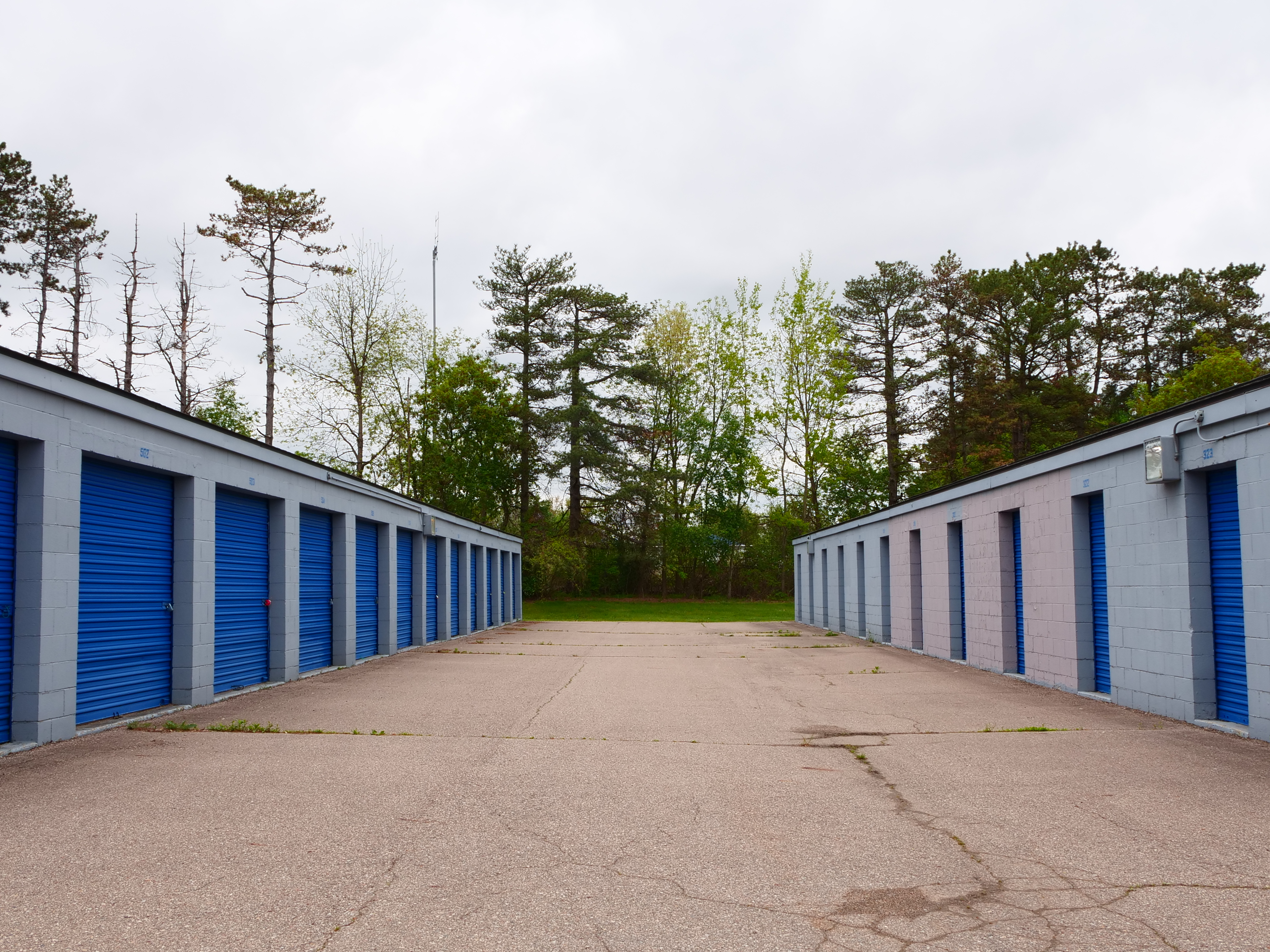 lapeer michigan 48446 self storage ground floor drive up unit month rental